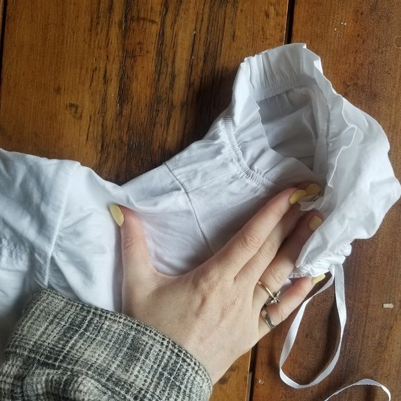 Puff Sleeve Fitted Top - Picture 4 of 9